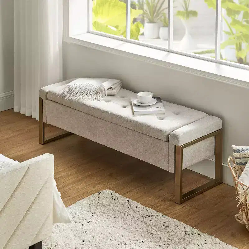 Banc de rangement Octavio 55.3 avec dessus à charnière rembourré moderne et pieds en métal|ART OF LIVING DESIGNS