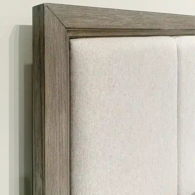 Chambre à coucher Ennesley Gray Wood avec lit capitonné