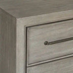 Chambre à coucher Ennesley Gray Wood avec lit capitonné