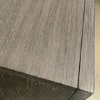 Chambre à coucher Ennesley Gray Wood avec lit capitonné