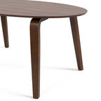 Beau I Table à manger ovale en noyer du milieu du siècle