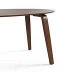 Beau I Table à manger ovale en noyer du milieu du siècle