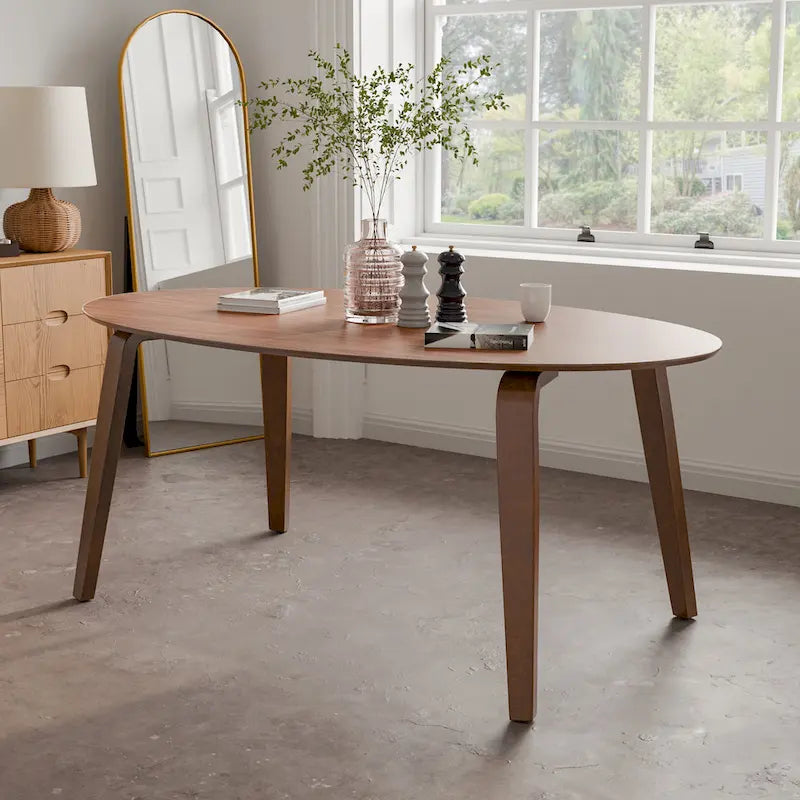 Beau I Table à manger ovale en noyer du milieu du siècle
