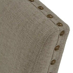Chaise de salle à manger avec accoudoirs Tom 26 po, polyester beige, clous décoratifs, bois massif brun